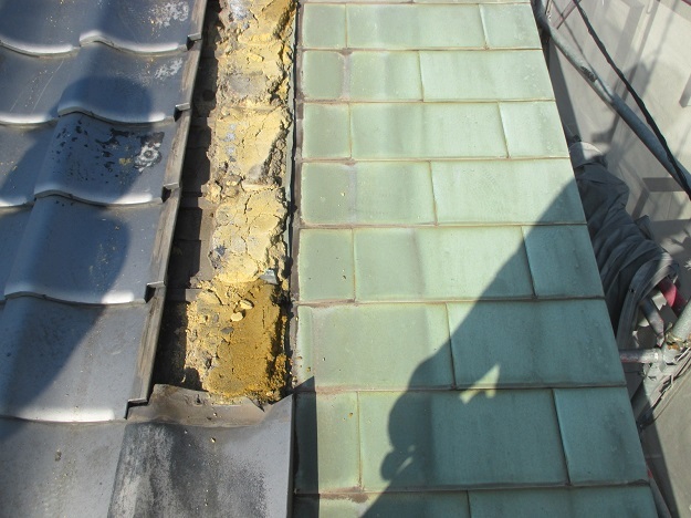 稲美町で経年劣化が進んだ金属屋根の状態